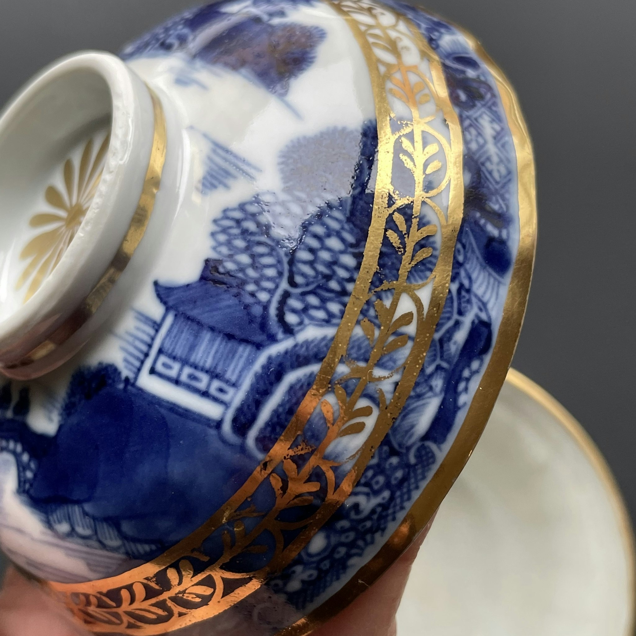 Antique Chinese blue and white tea bowl with lid / Gaiwan with Gilt clobbering 18th / 19th c #1346