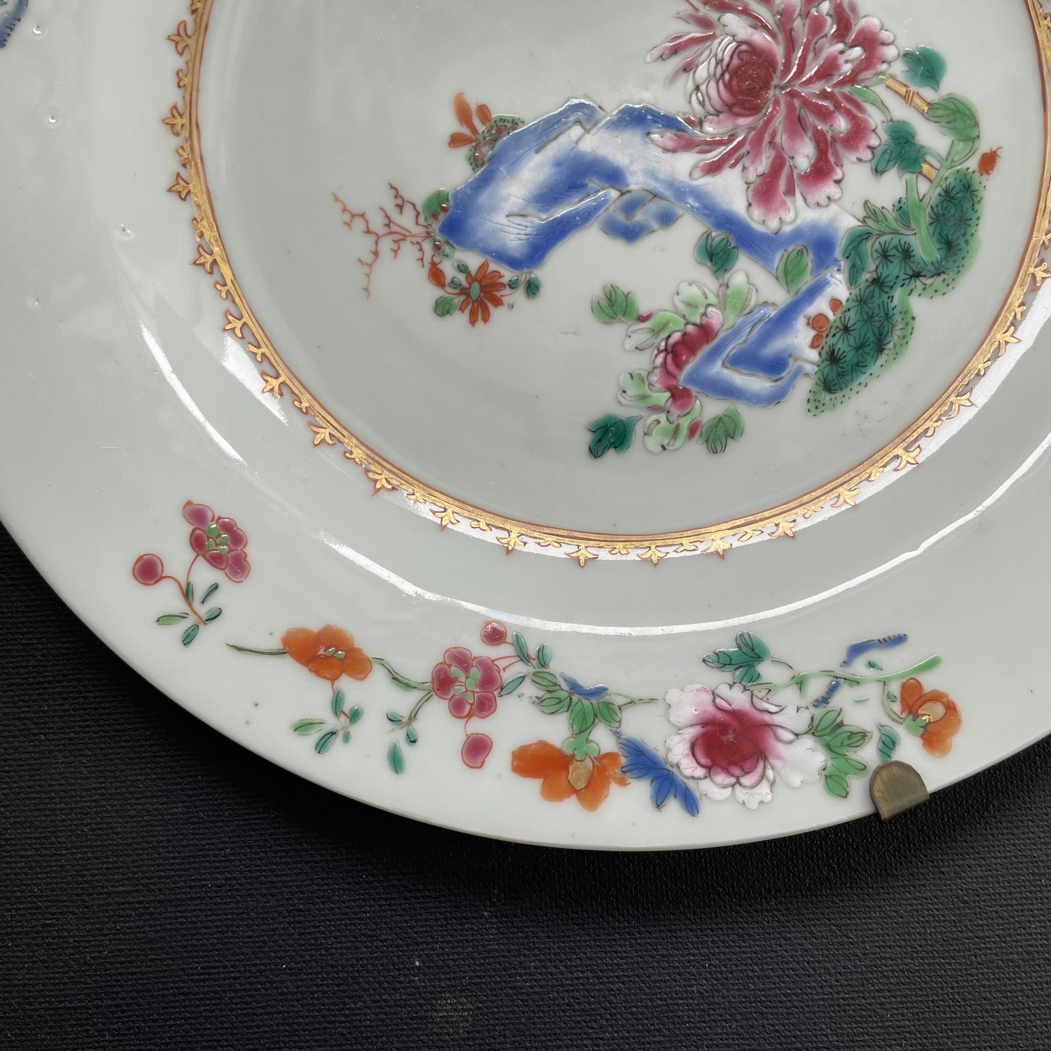 Antique Chinese famille rose plate, Qianlong, Qing Dynasty #1352