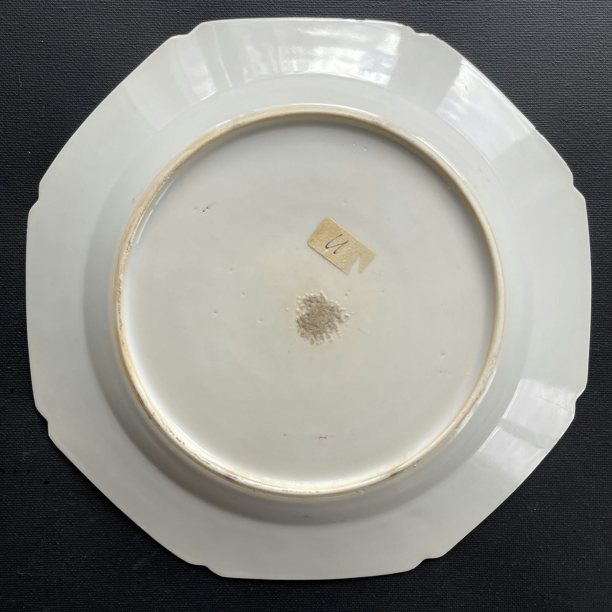 Antique Chinese plate in blue and white, Qianlong period #1426