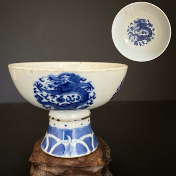 Antique Chinese blue and white stemcup with dragons, Tongzhi #1433