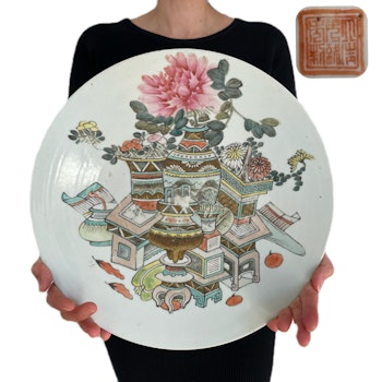 Large Chinese antique charger decorated with antique objects Bo Gu, Guangxu Mark and period #1332