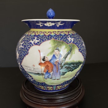 Chinese famille rose Porcelain lidded jar mid early 1900s republic period #1438