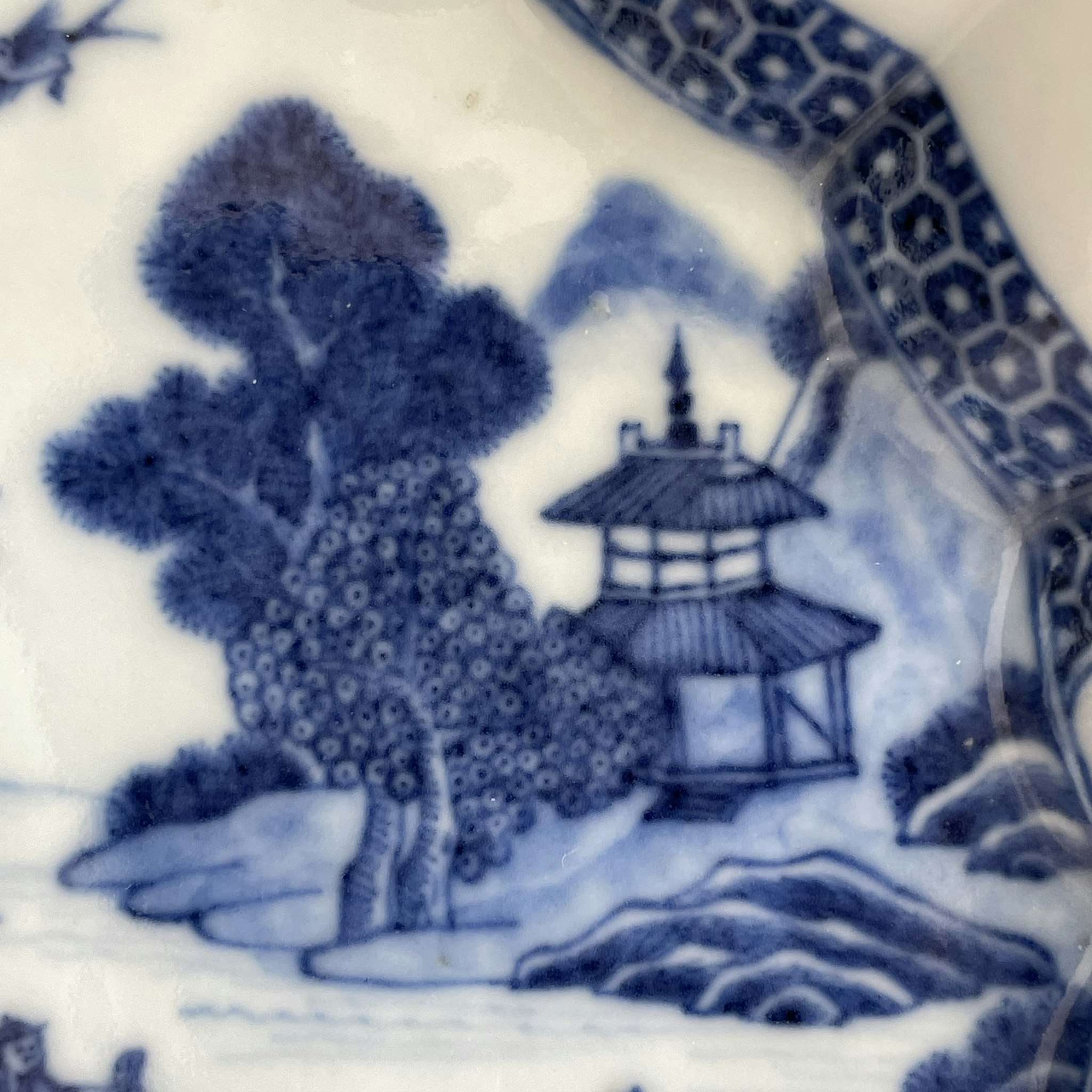 Antique Chinese plate in blue and white, Qianlong period #1462