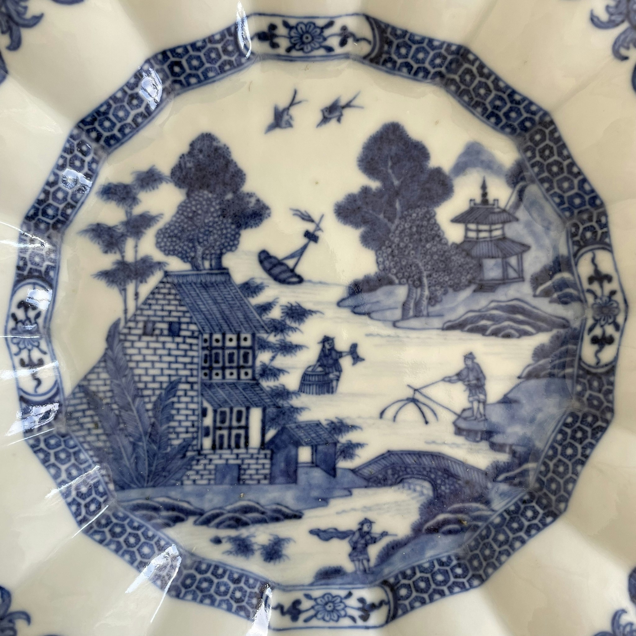 Antique Chinese plate in blue and white, Qianlong period #1462