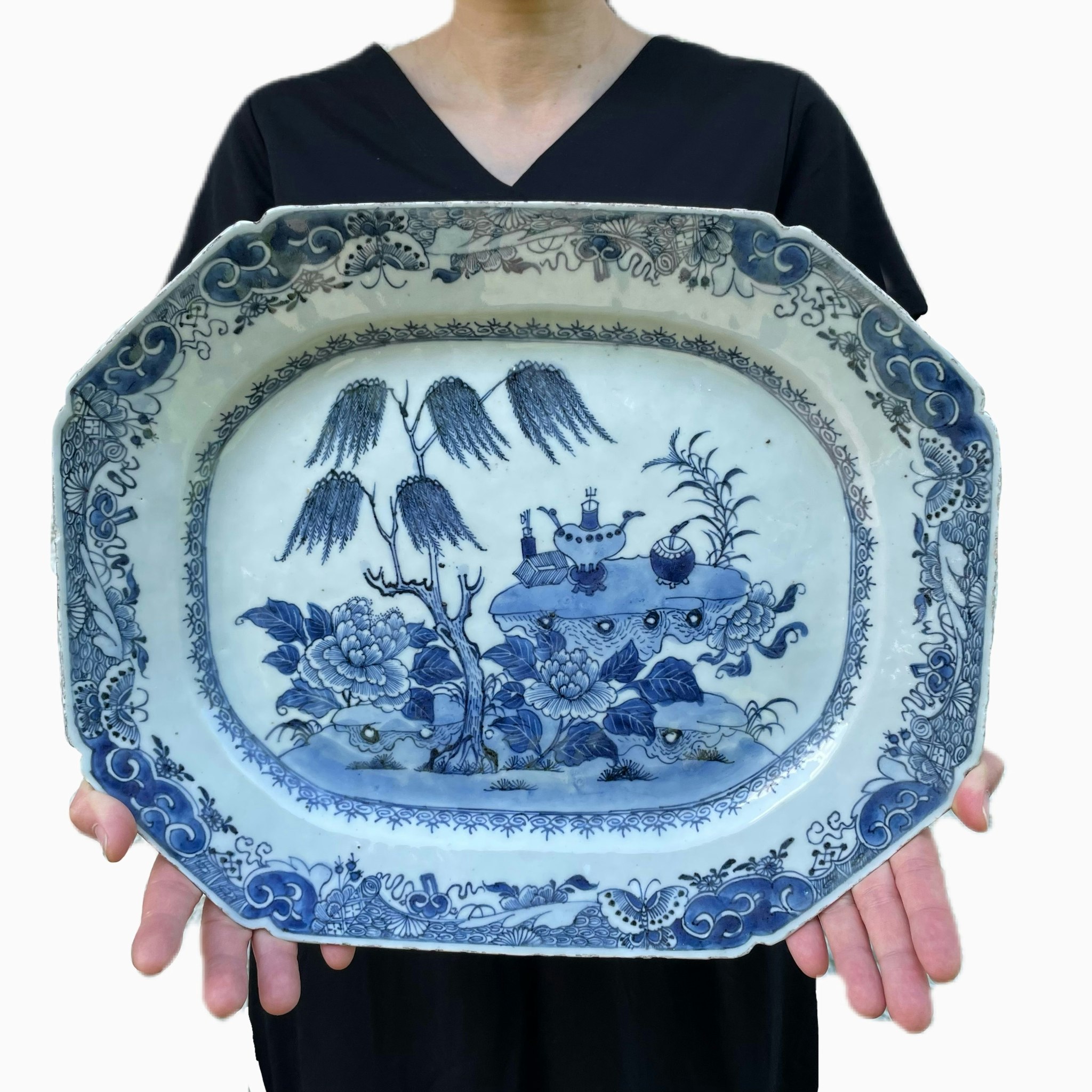 Antique Chinese platter in blue and white, Qianlong period #1469