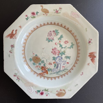 Chinese famille rose octagonal plate, Qianlong, 18th c #1487