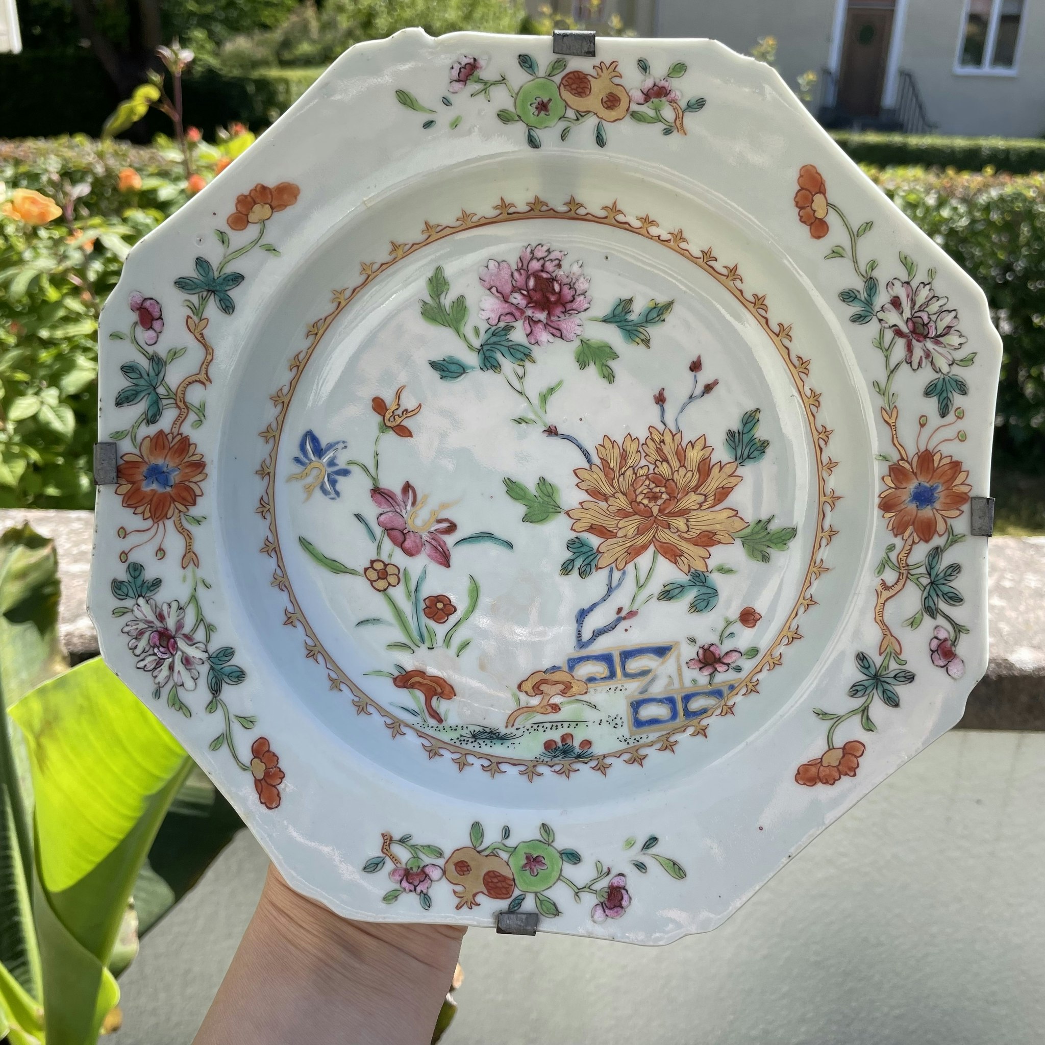 Chinese antique famille rose plate, Qianlong, 18th c #1509