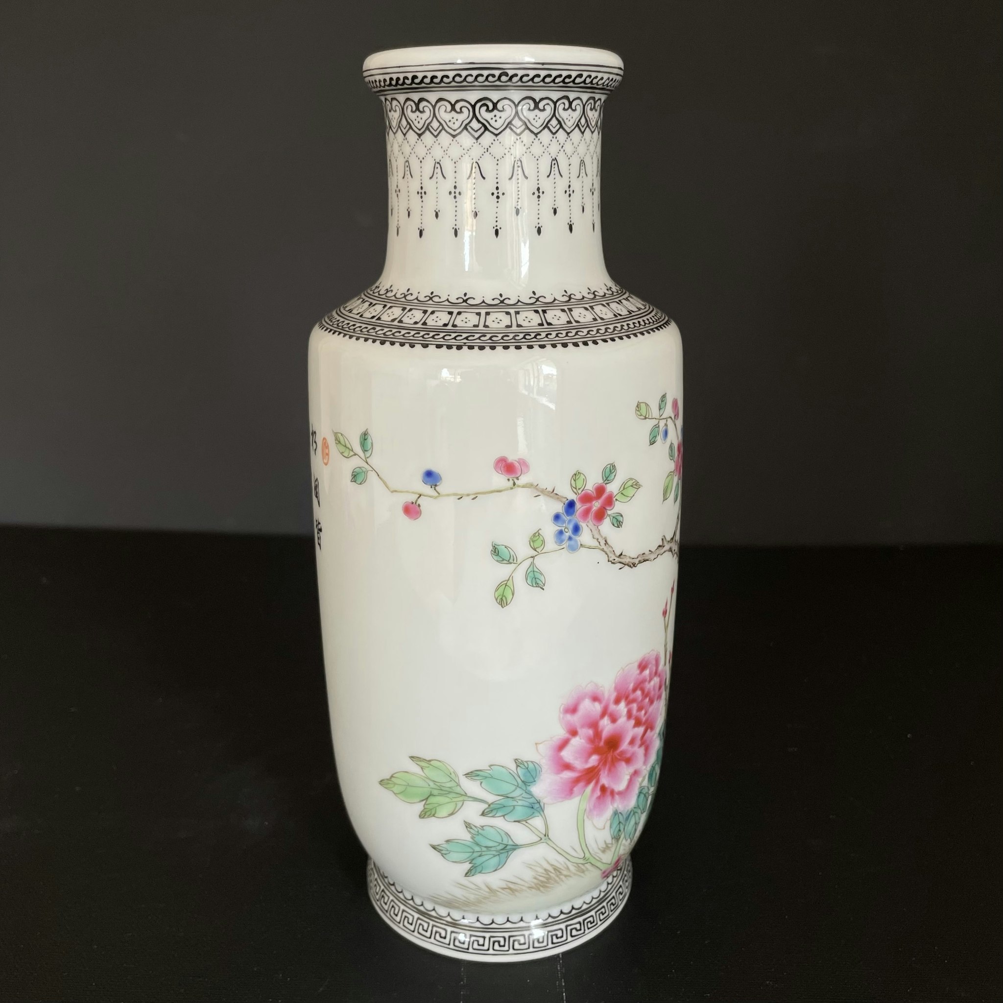 A vintage Chinese famille rose vase 1950-1970's #1522