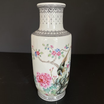 A vintage Chinese famille rose vase 1950-1970's #1522