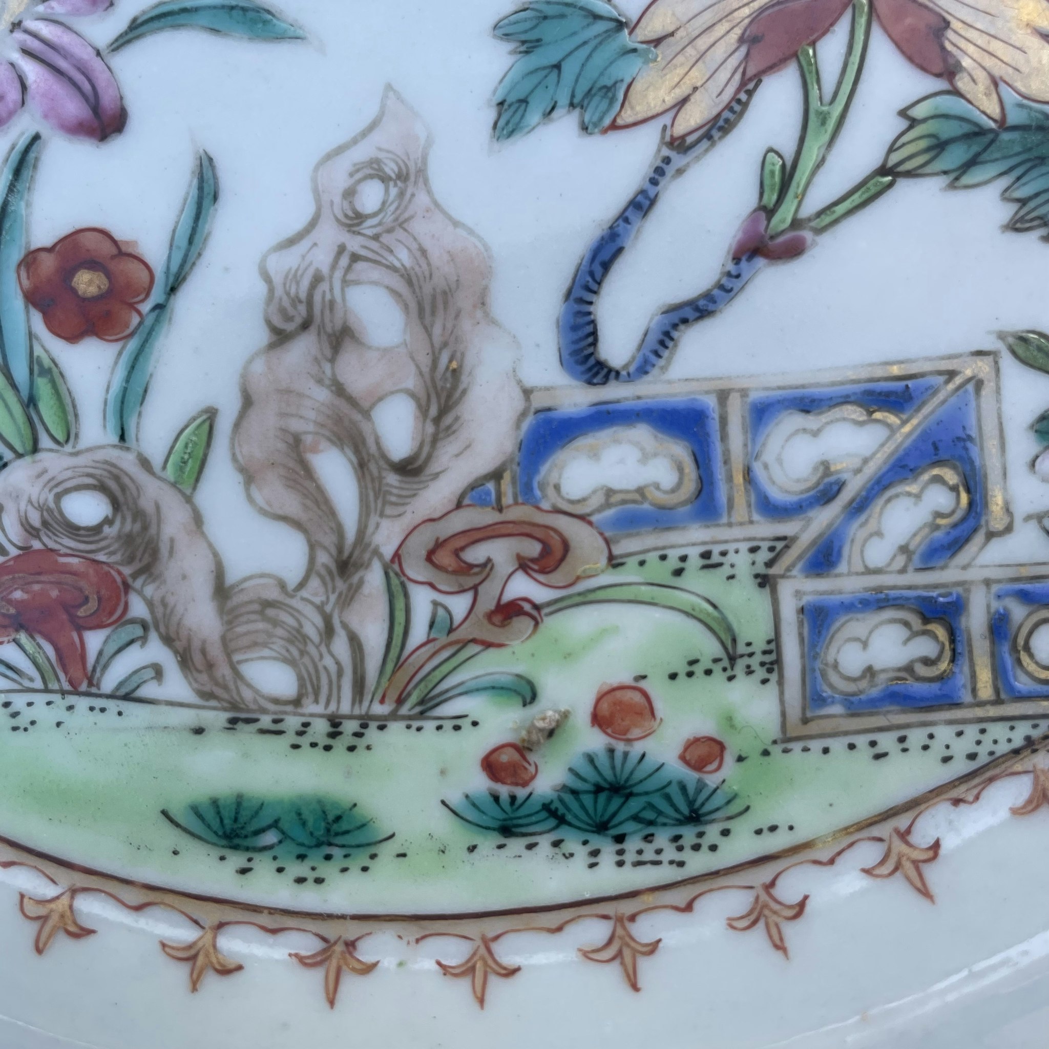 Chinese antique famille rose plate, Qianlong period #1525
