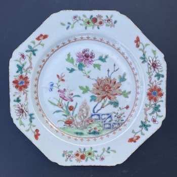 Chinese antique famille rose plate, Qianlong period #1525