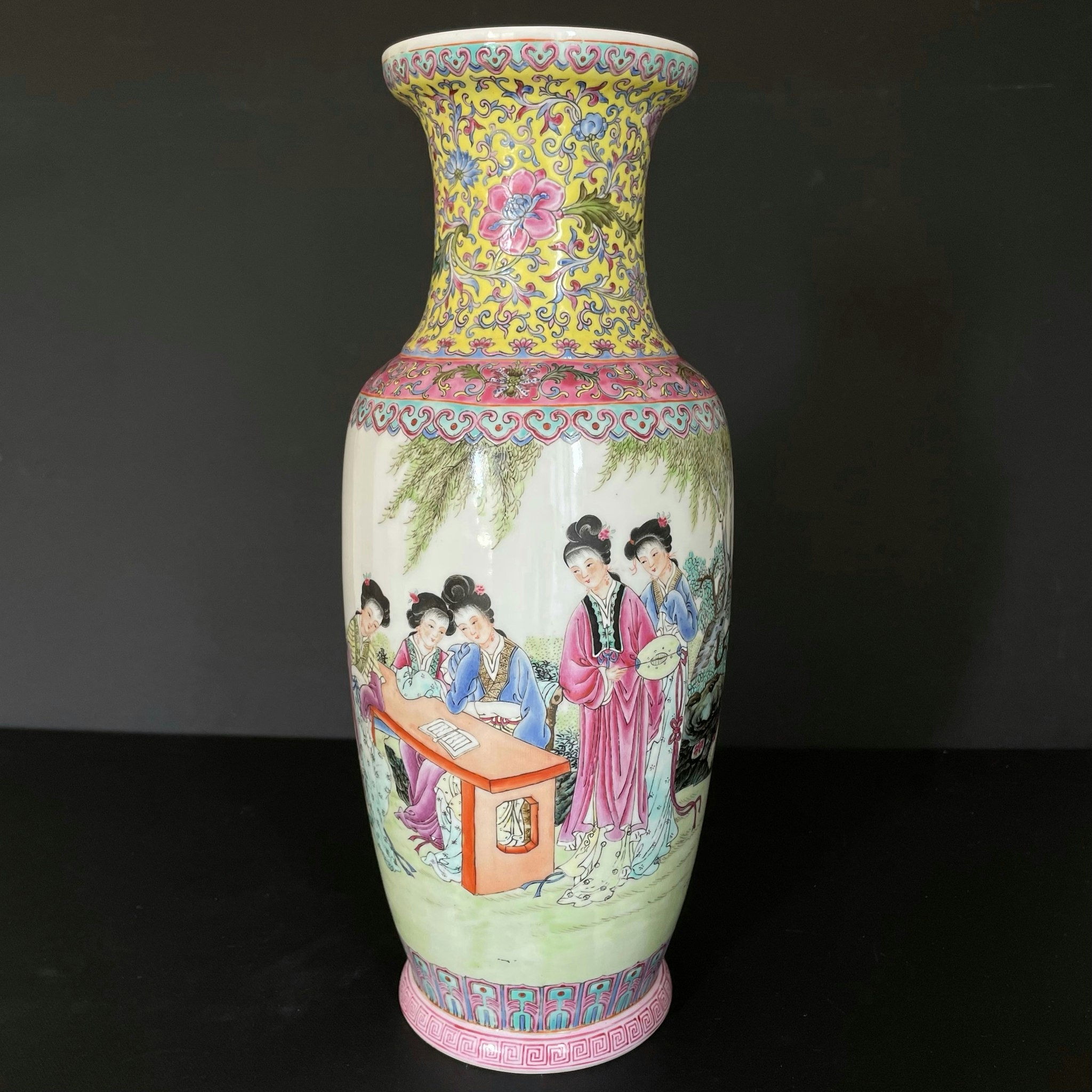 A vintage Chinese famille rose vase 1950-1970's #1529