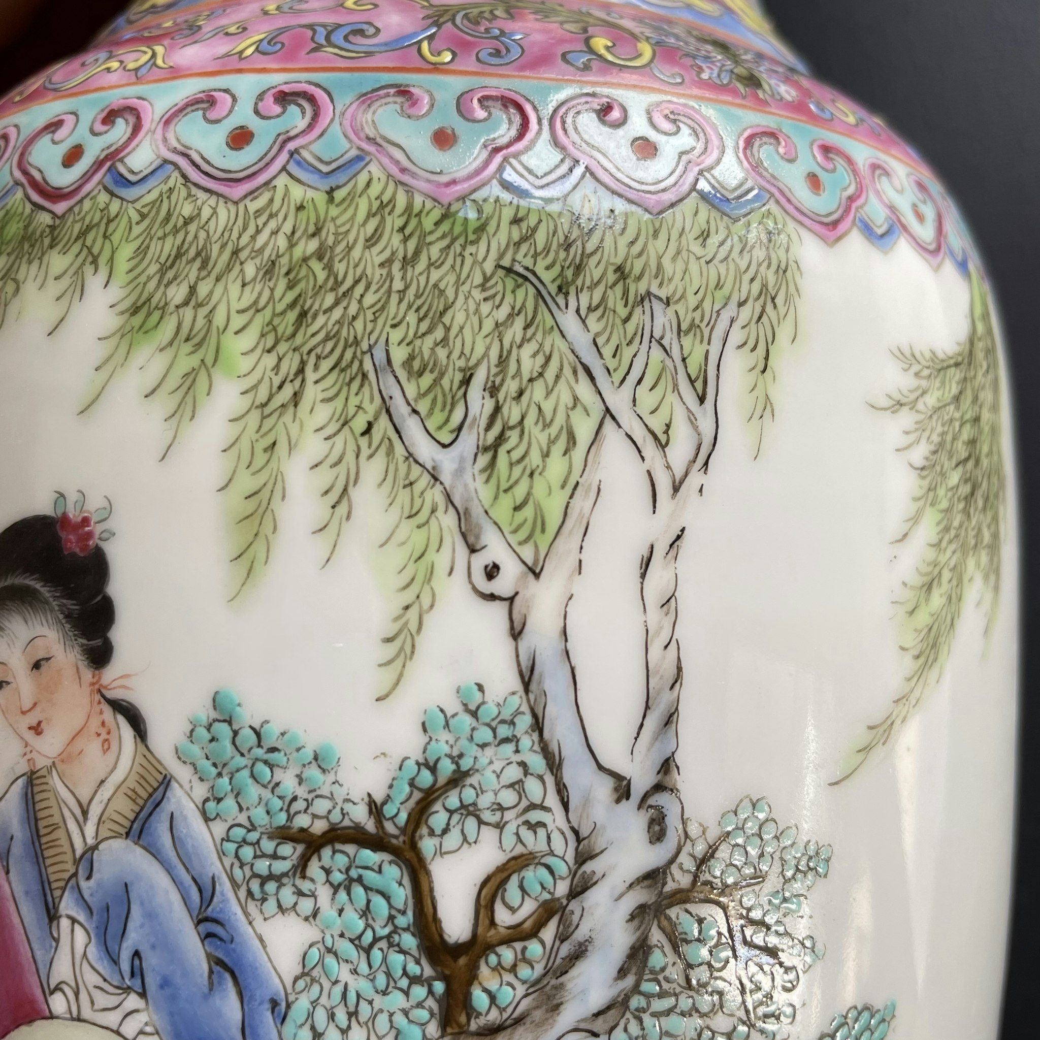 A vintage Chinese famille rose vase 1950-1970's #1529