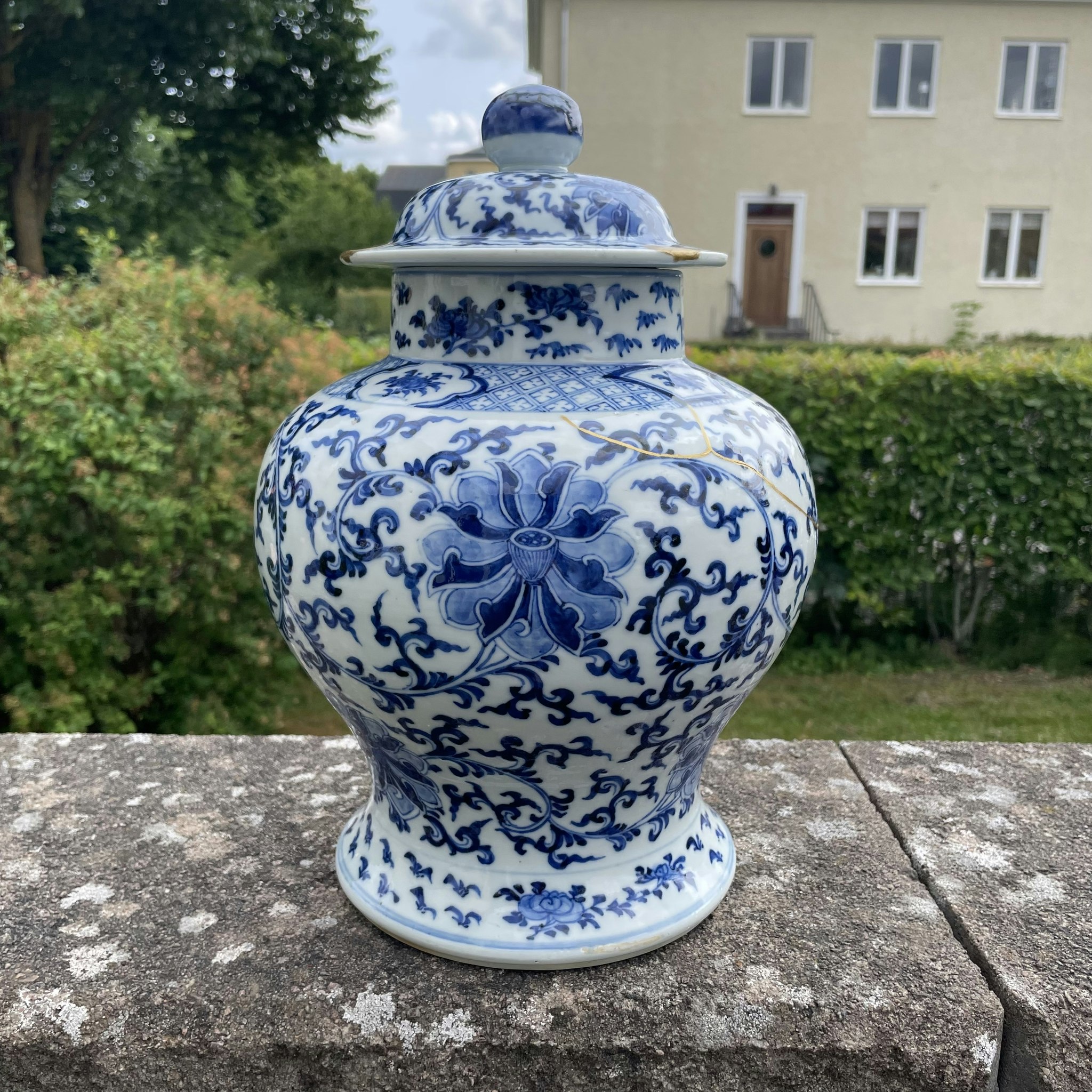 Chinese Antique underglazed blue and white lidded jar Late Qing Dynasty #1536