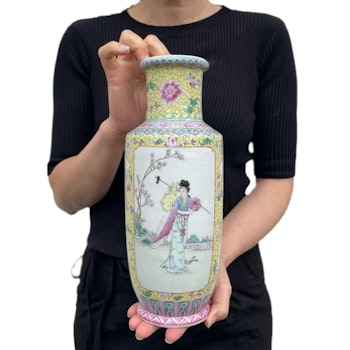 A vintage Chinese famille rose vase 1950-1970's #768