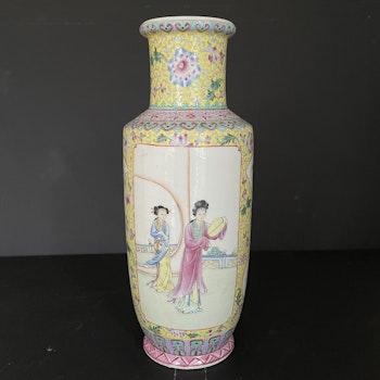 A vintage Chinese famille rose vase 1950-1970's #768