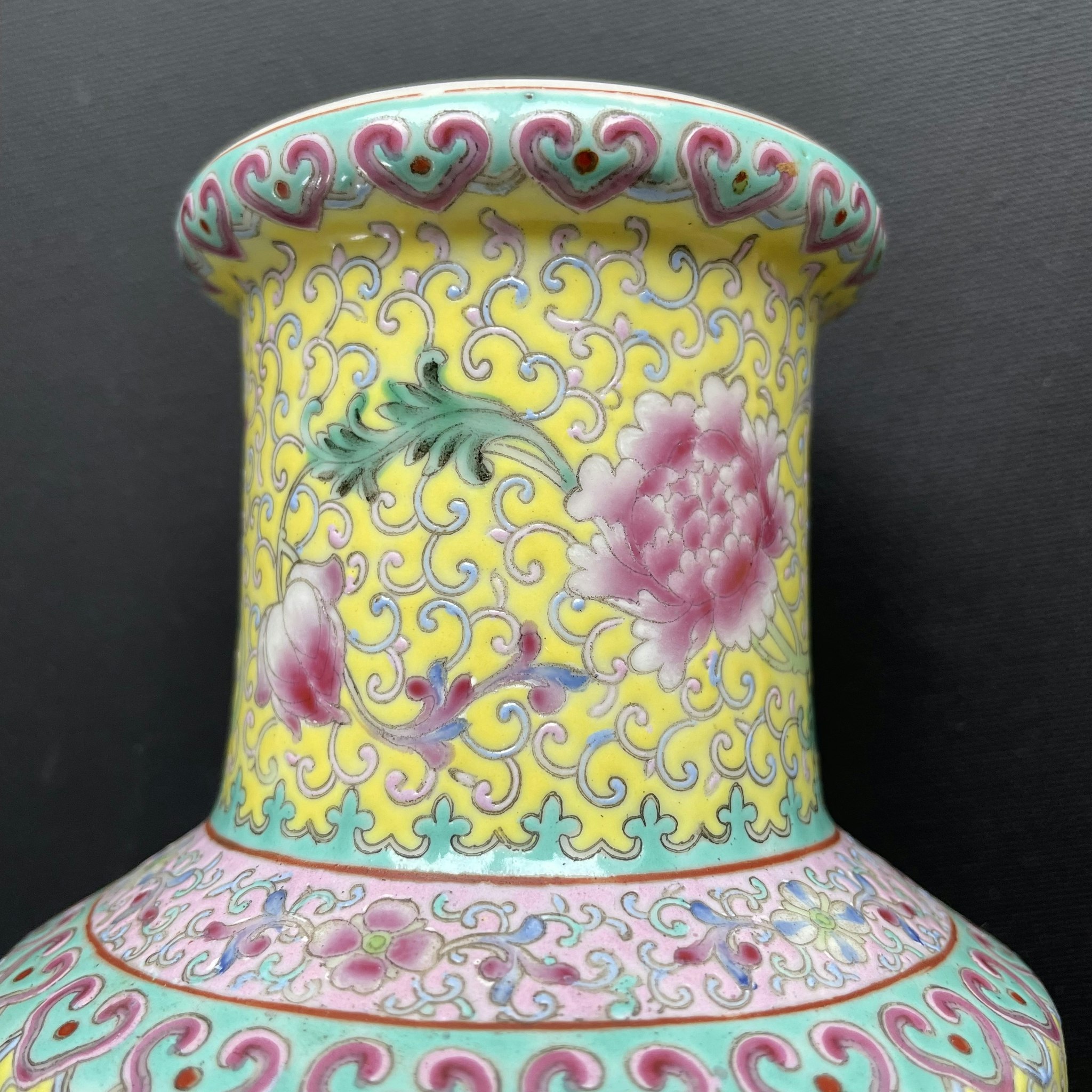 A vintage Chinese famille rose vase 1950-1970's #768