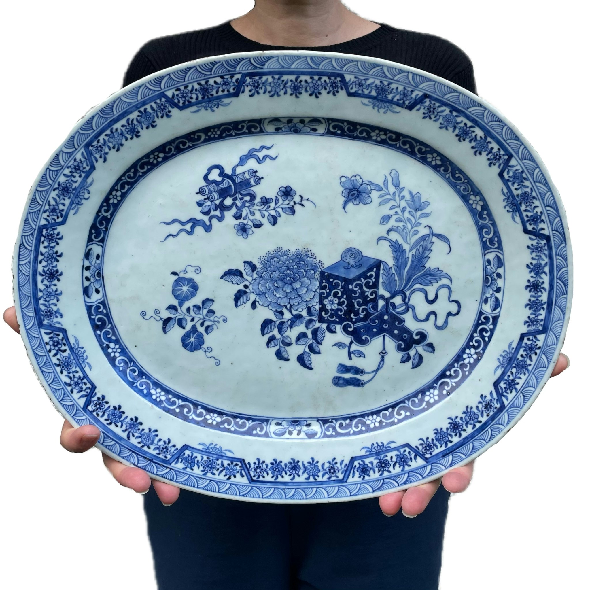 Chinese Antique Export Blue and White Porcelain platter, Qianlong period #1543