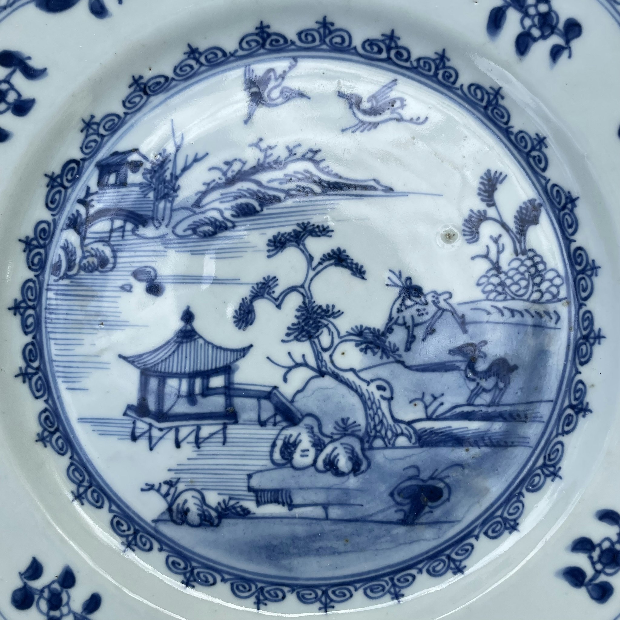 Chinese Antique Export Blue and White Porcelain plate, Qianlong period #1555
