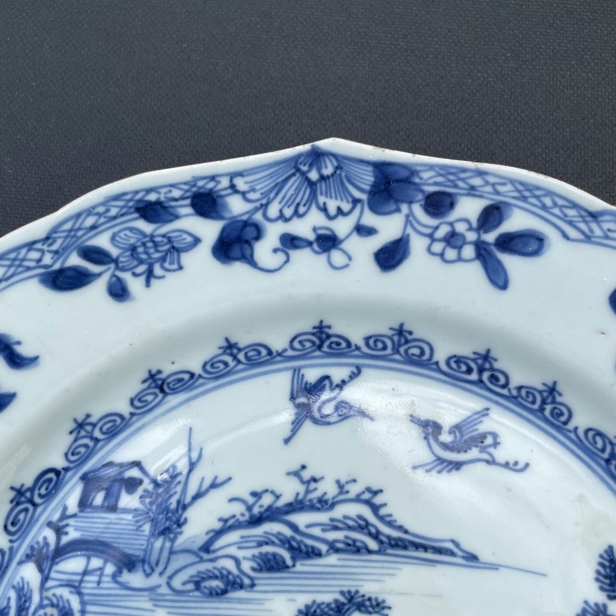 Chinese Antique Export Blue and White Porcelain plate, Qianlong period #1555