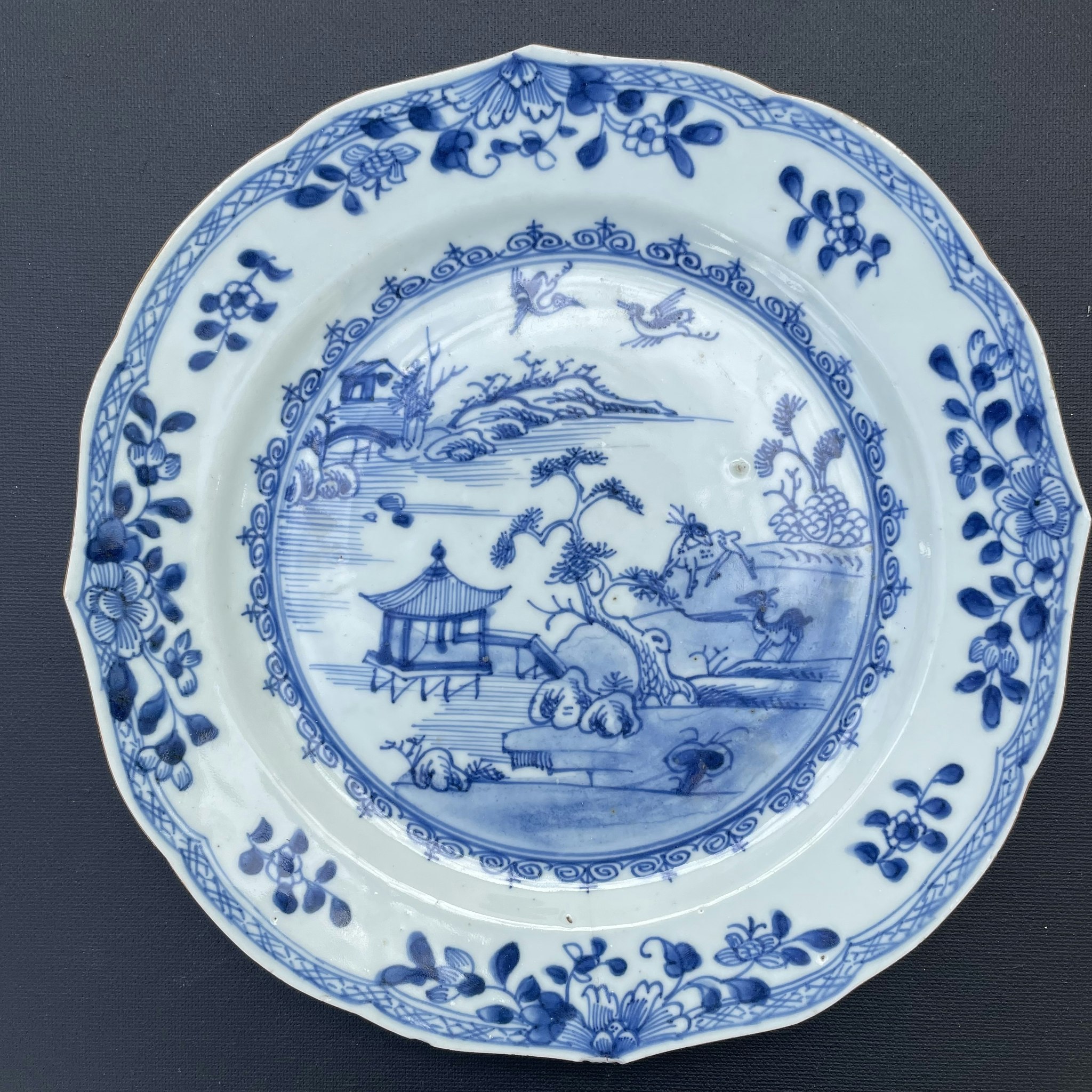 Chinese Antique Export Blue and White Porcelain plate, Qianlong period #1555