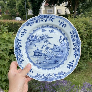 Chinese Antique Export Blue and White Porcelain plate, Qianlong period #1555