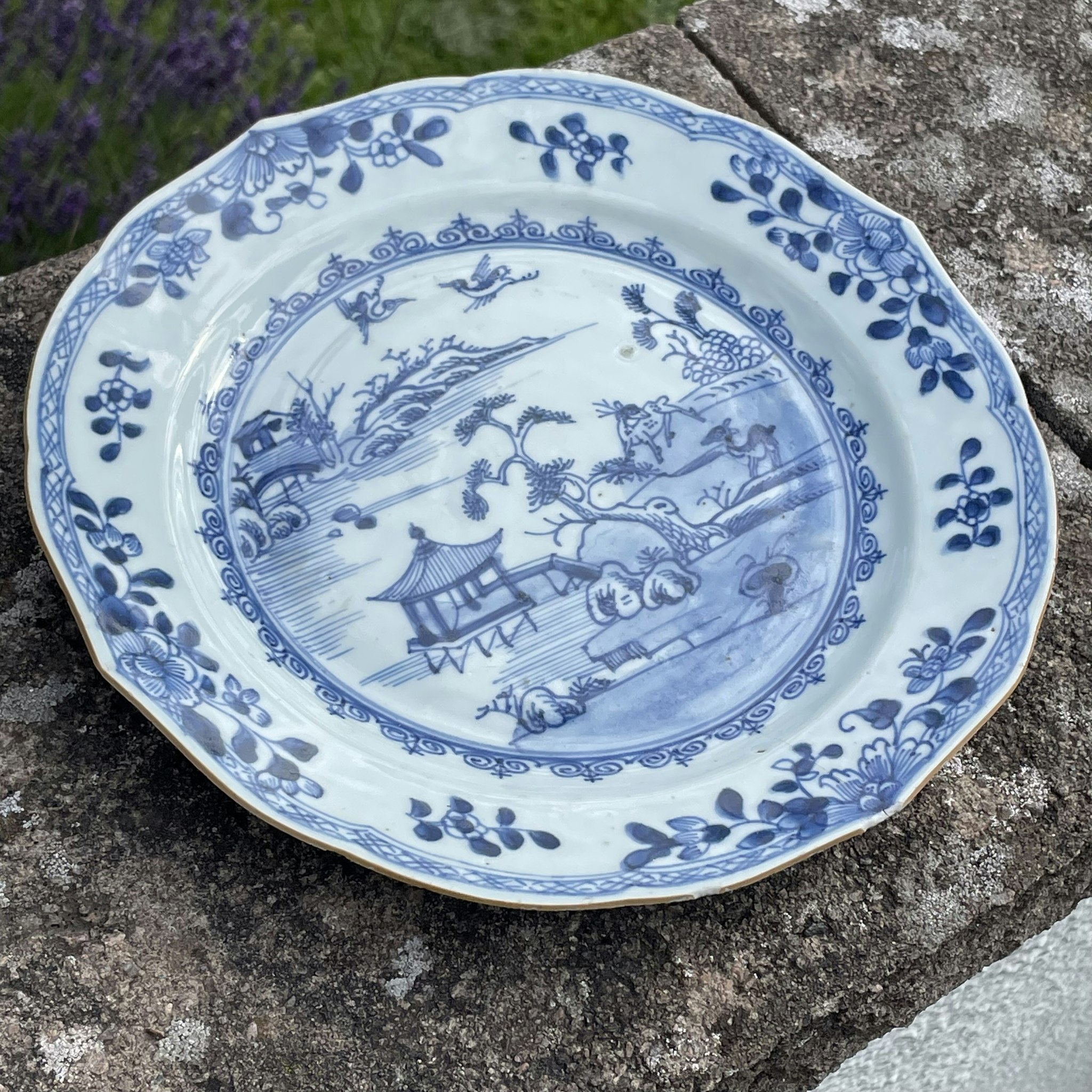 Chinese Antique Export Blue and White Porcelain plate, Qianlong period #1555