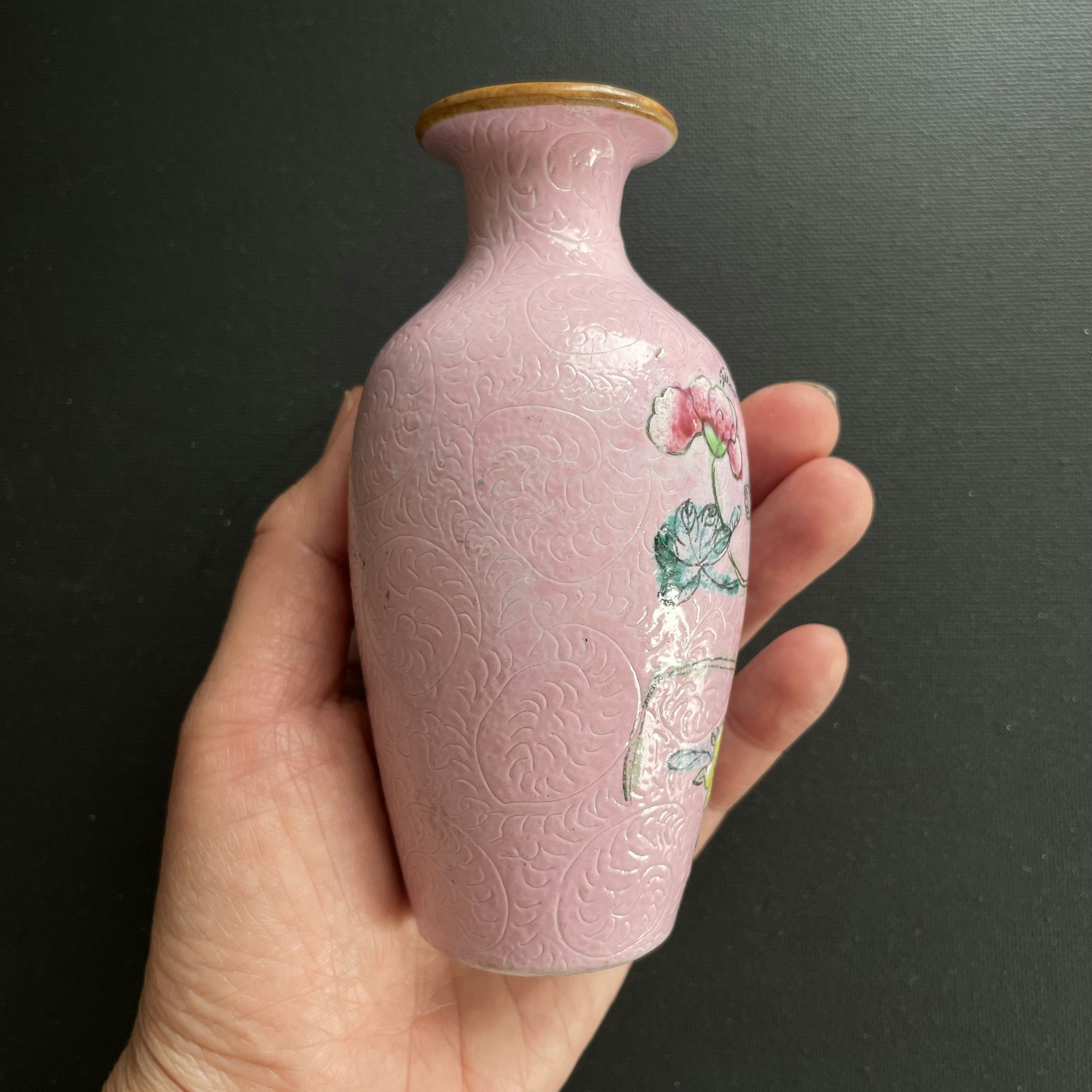 Chinese antique pink ground sgraffito vase, Jiaqing 19th c #1577