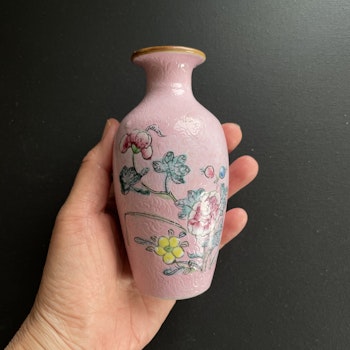 Chinese antique pink ground sgraffito vase, Jiaqing 19th c #1577
