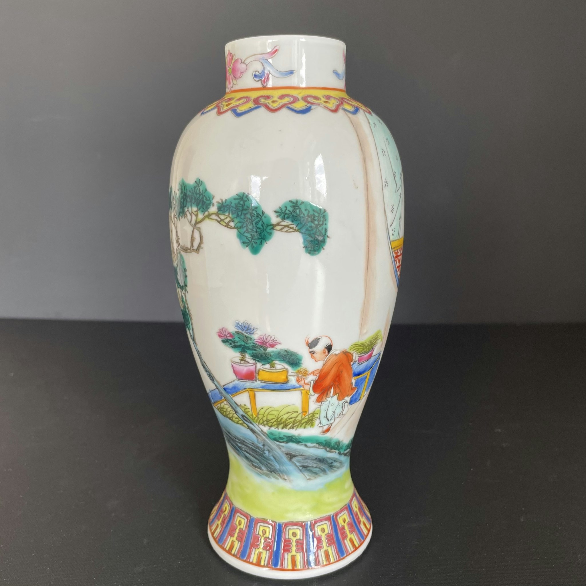 Chinese famille rose Porcelain vase mid 20c around 1950 #1581