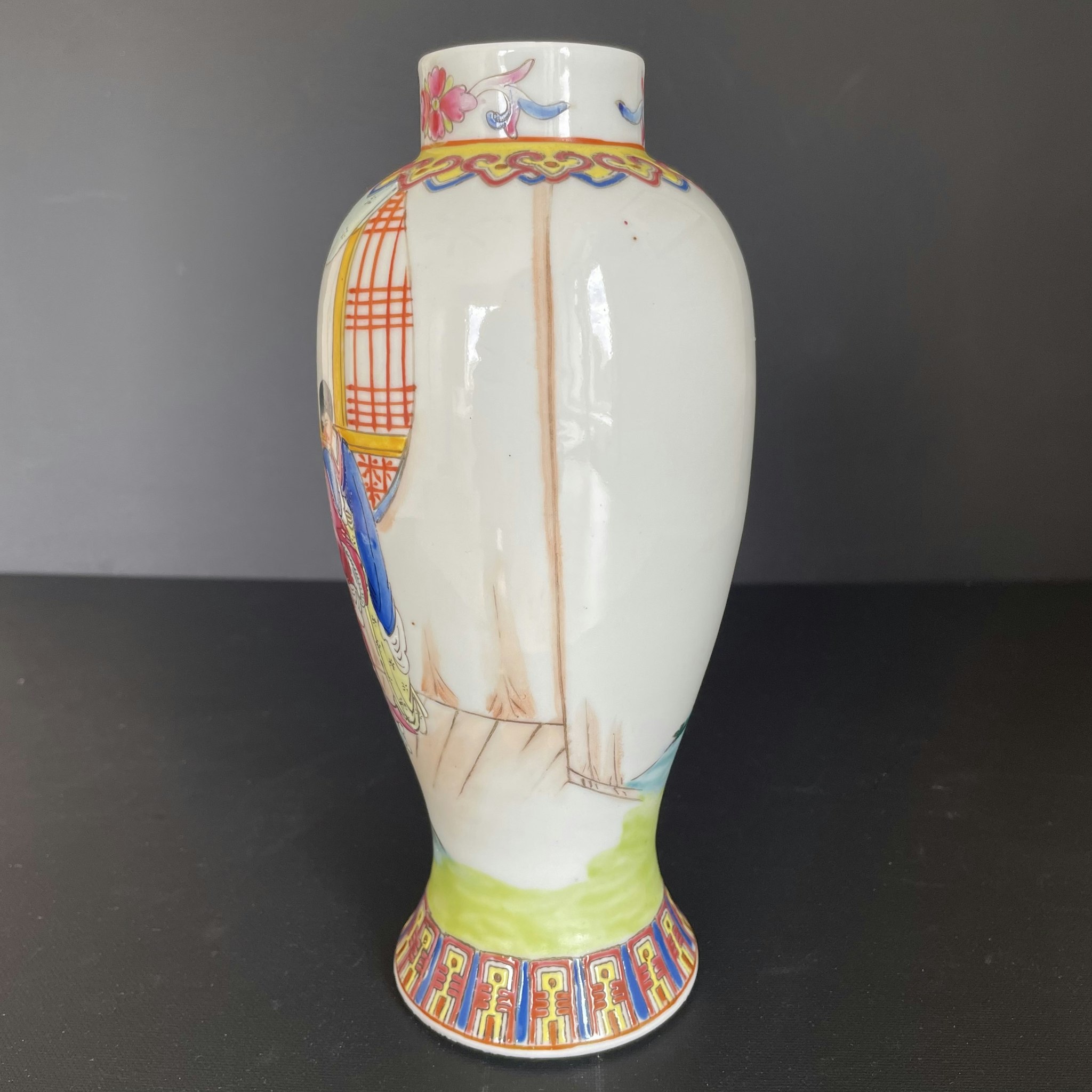 Chinese famille rose Porcelain vase mid 20c around 1950 #1581
