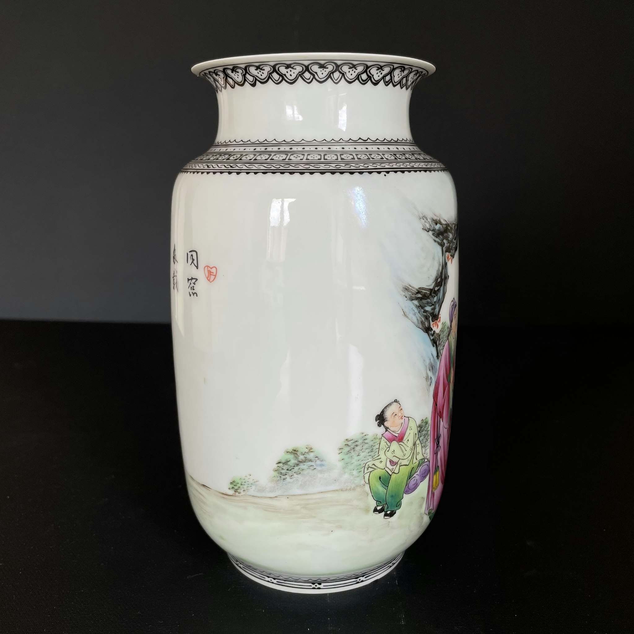 A vintage Chinese famille rose vase 1950-1970's #1603