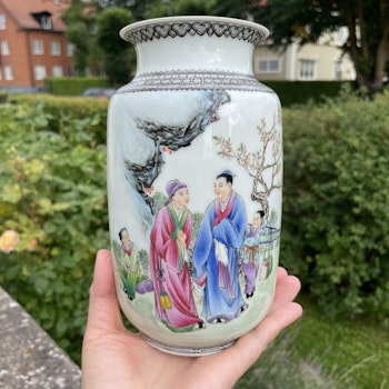 A vintage Chinese famille rose vase 1950-1970's #1603
