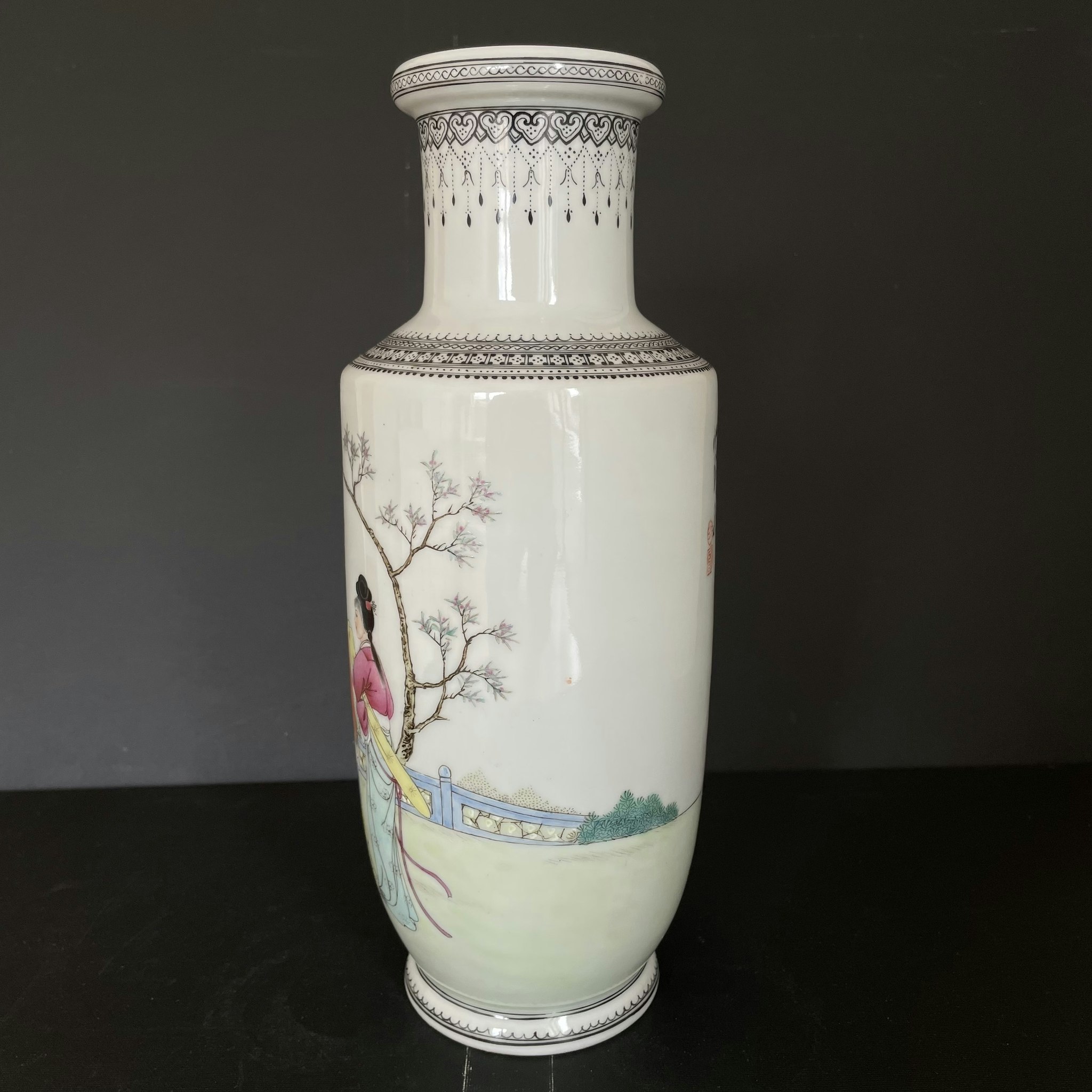 A vintage Chinese famille rose vase 1950-1970's #1623