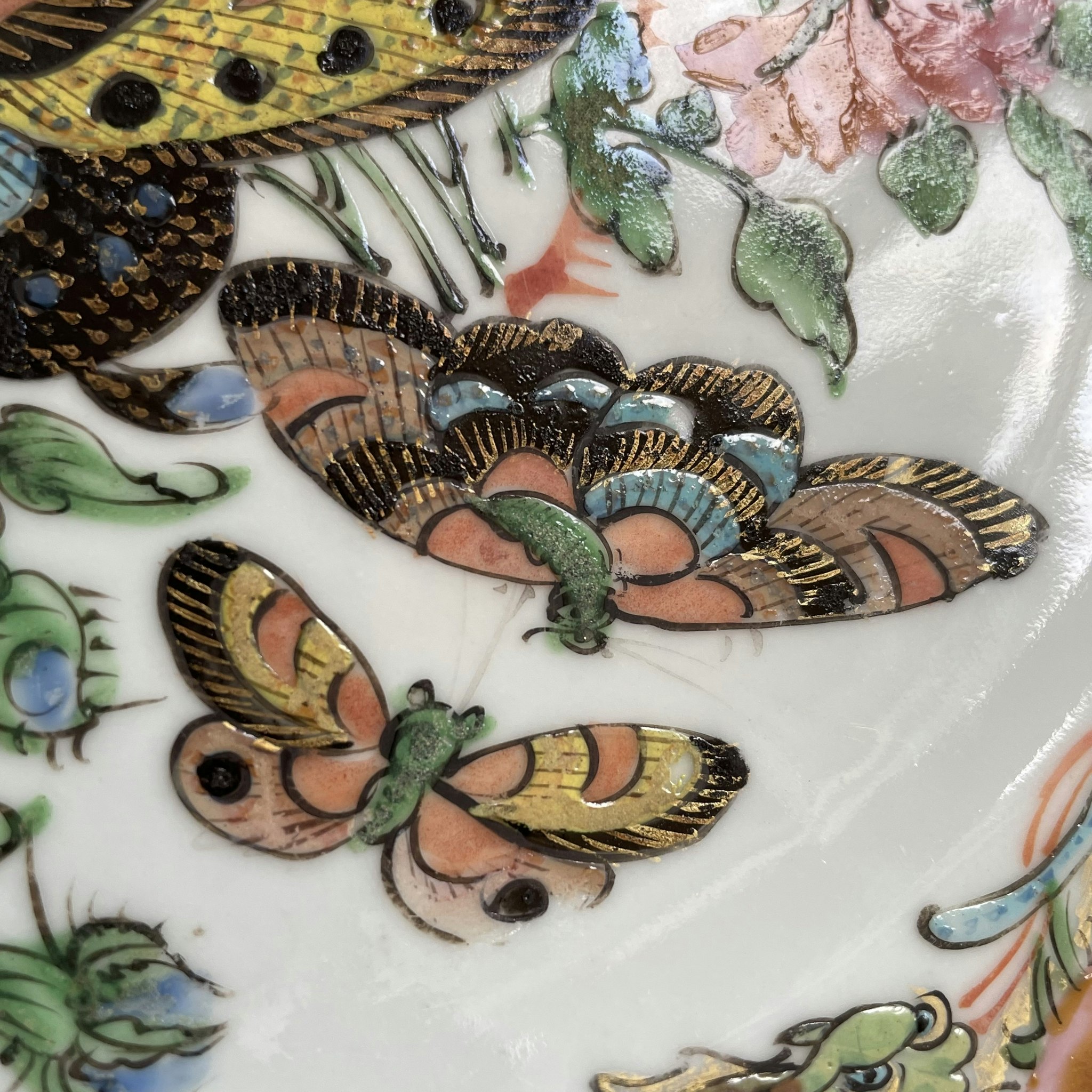Chinese Antique Rose Butterfly Plate, Late Qing Dynasty, 19th Century #1639