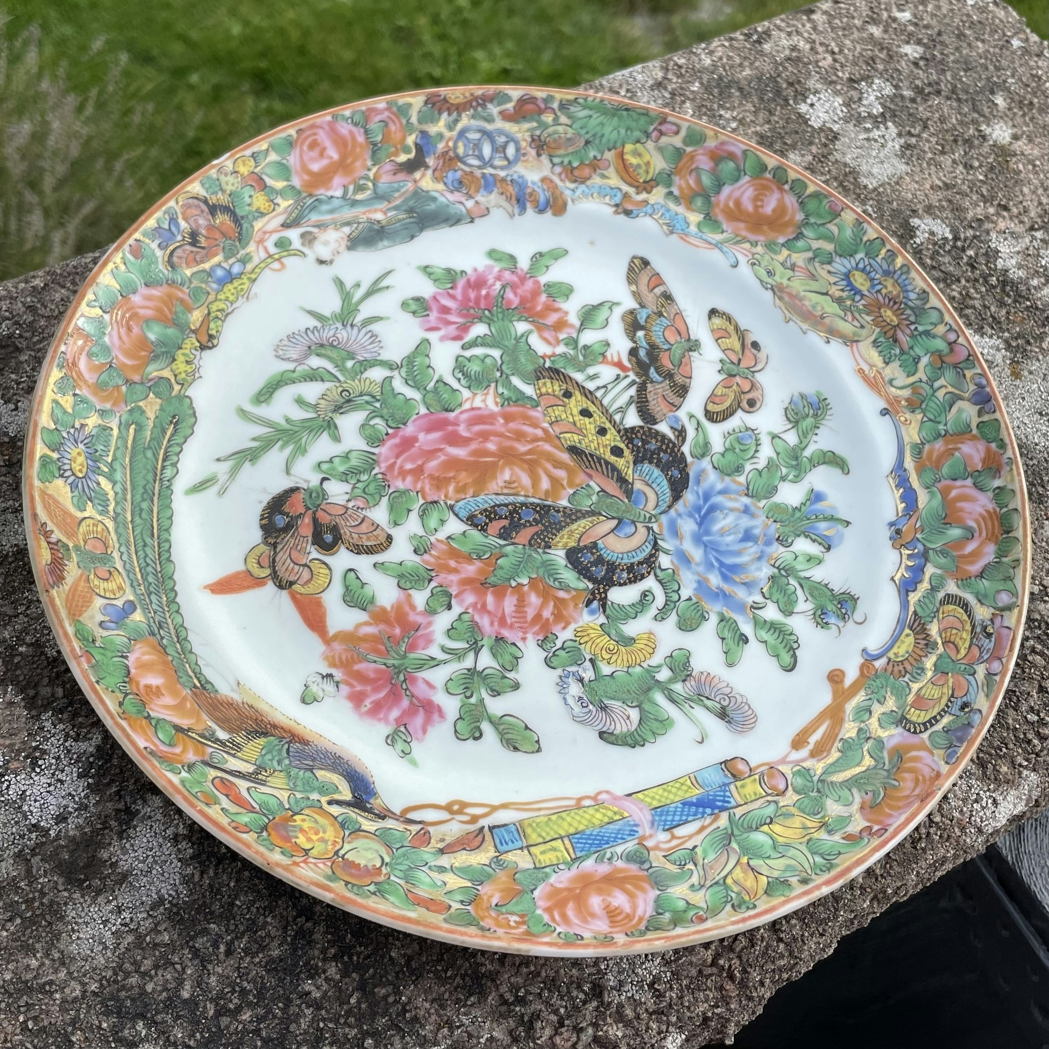 Chinese Antique Rose Butterfly Plate, Late Qing Dynasty, 19th Century #1639