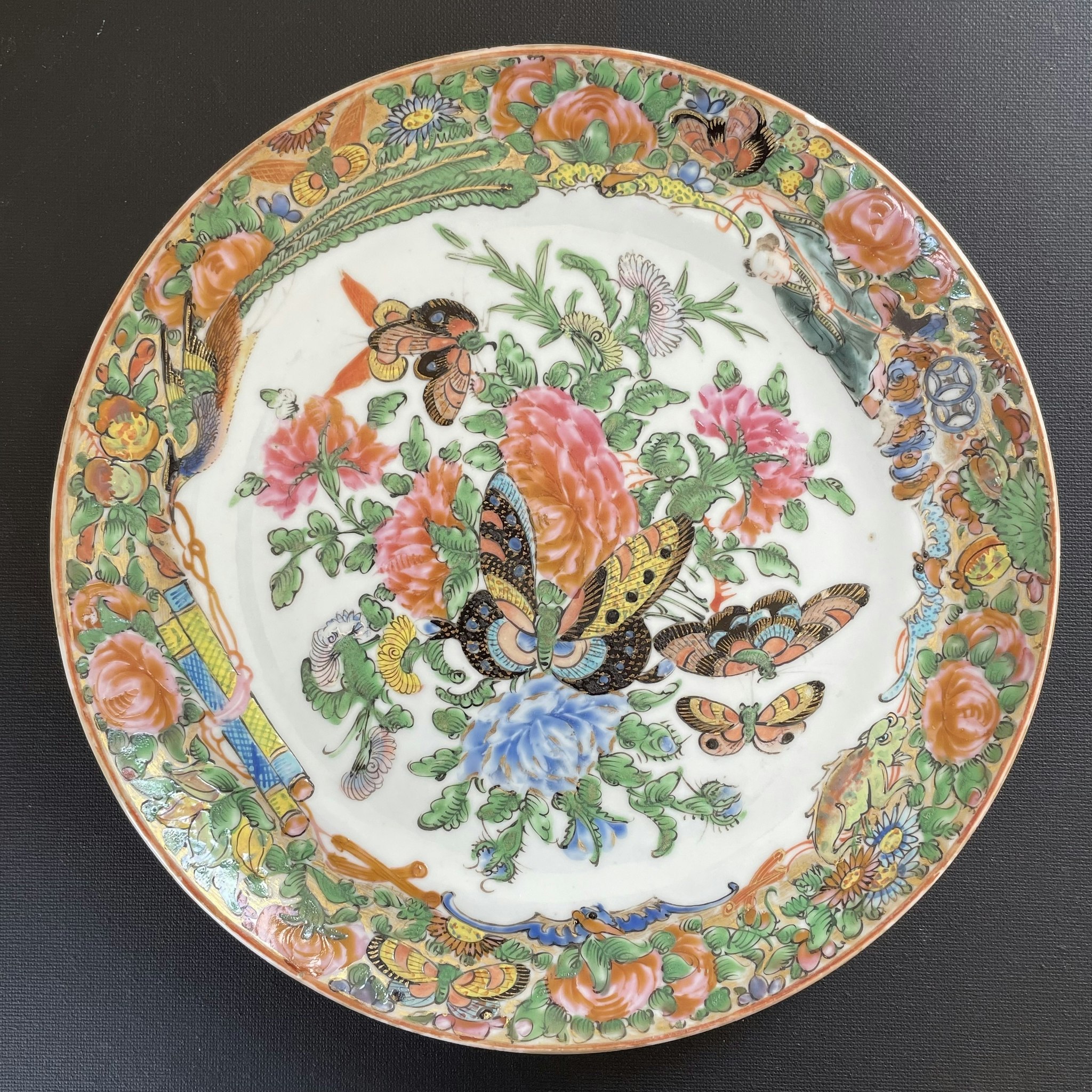 Chinese Antique Rose Butterfly Plate, Late Qing Dynasty, 19th Century #1639