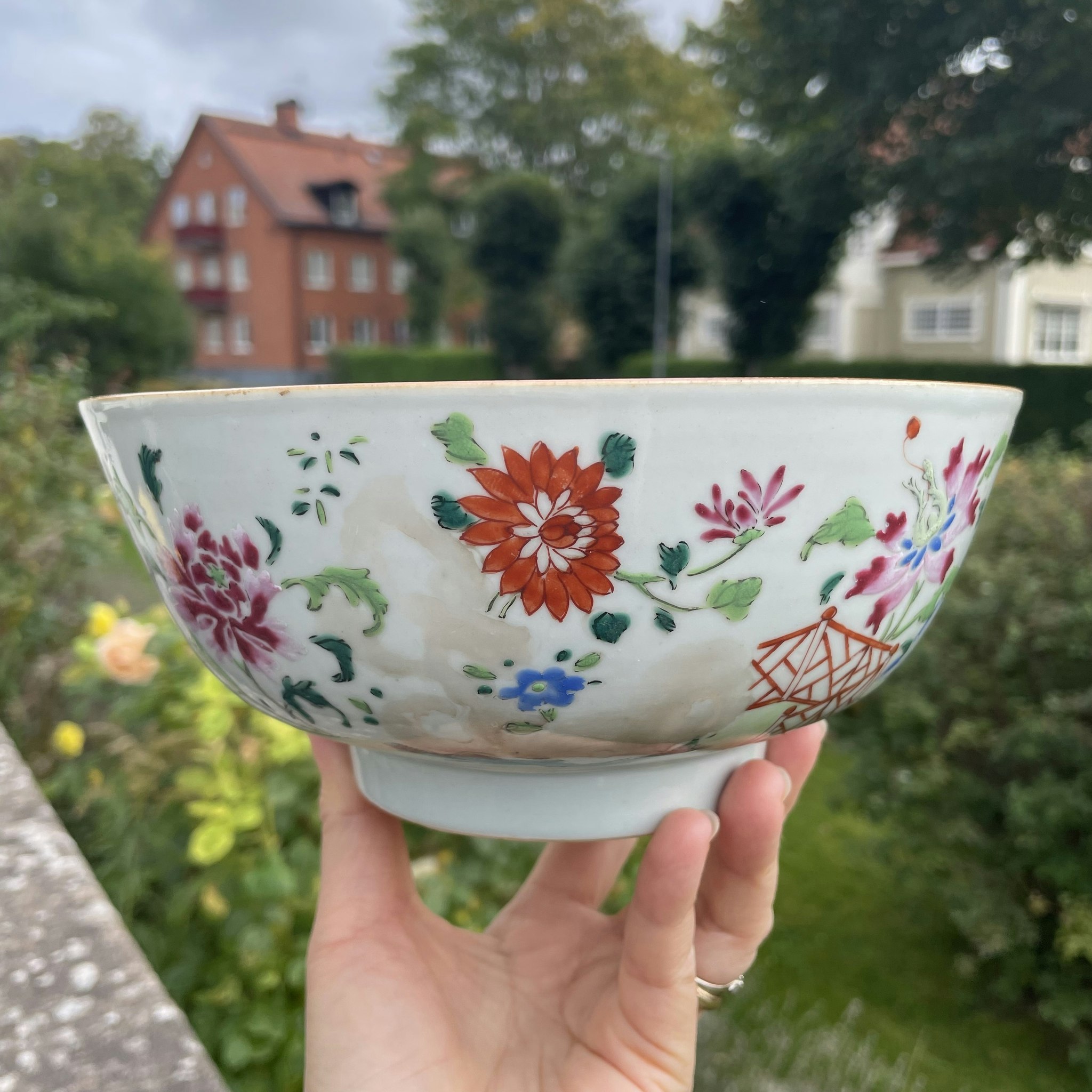 Large Chinese Antique Famille Rose bowl, Qianlong, 18th century #1665