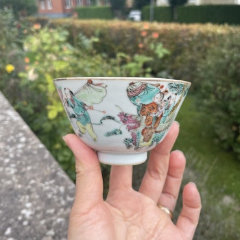 Chinese antique teacup decorated in Famille Rose, Tongzhi, Late Qing #1673