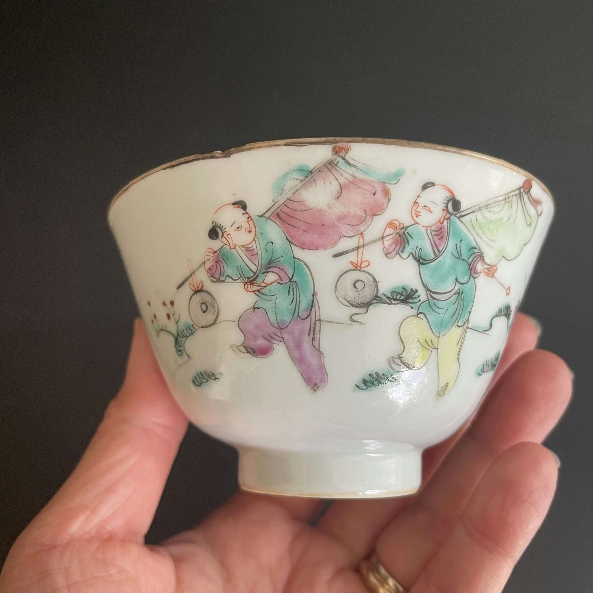 Chinese antique teacup decorated in Famille Rose, Tongzhi, Late Qing #1673