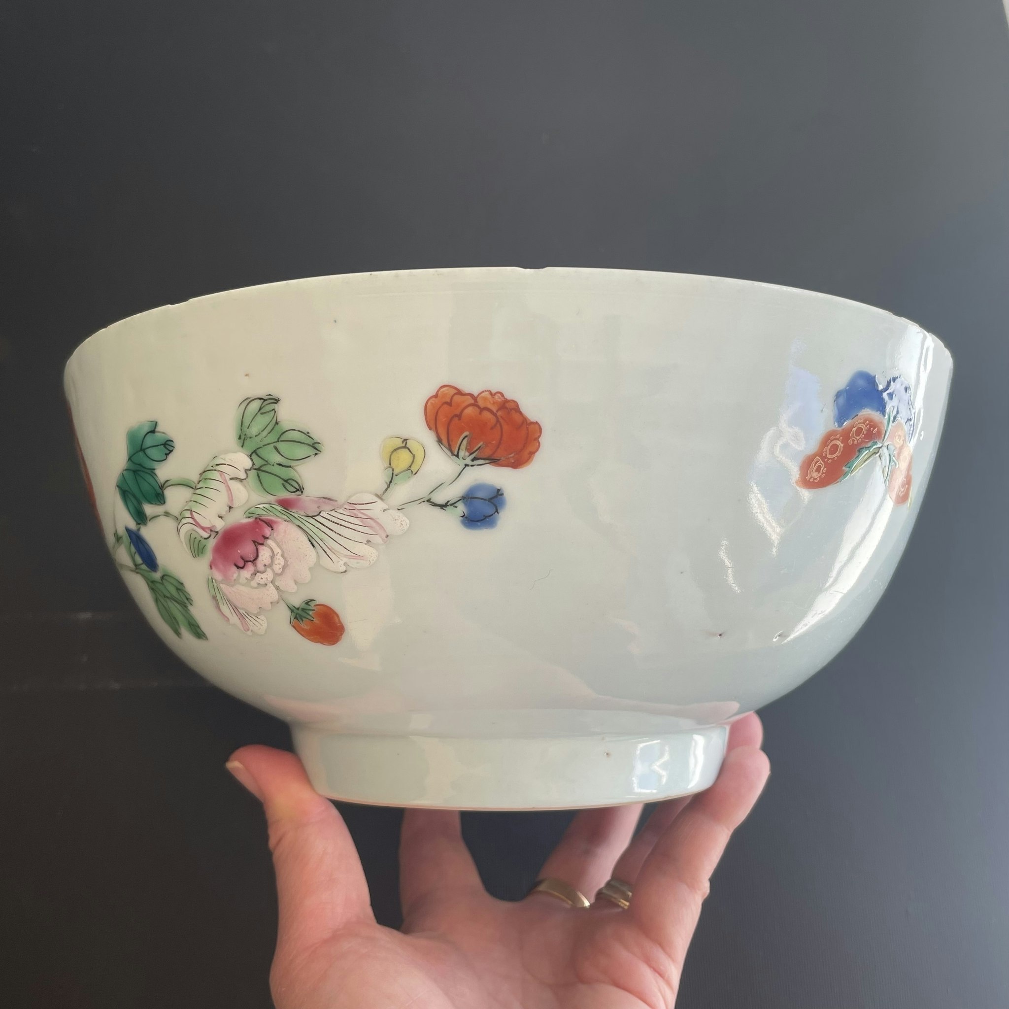 Large Chinese Antique porcelain Famille Rose bowl, Yongzheng / Qianlong #1686