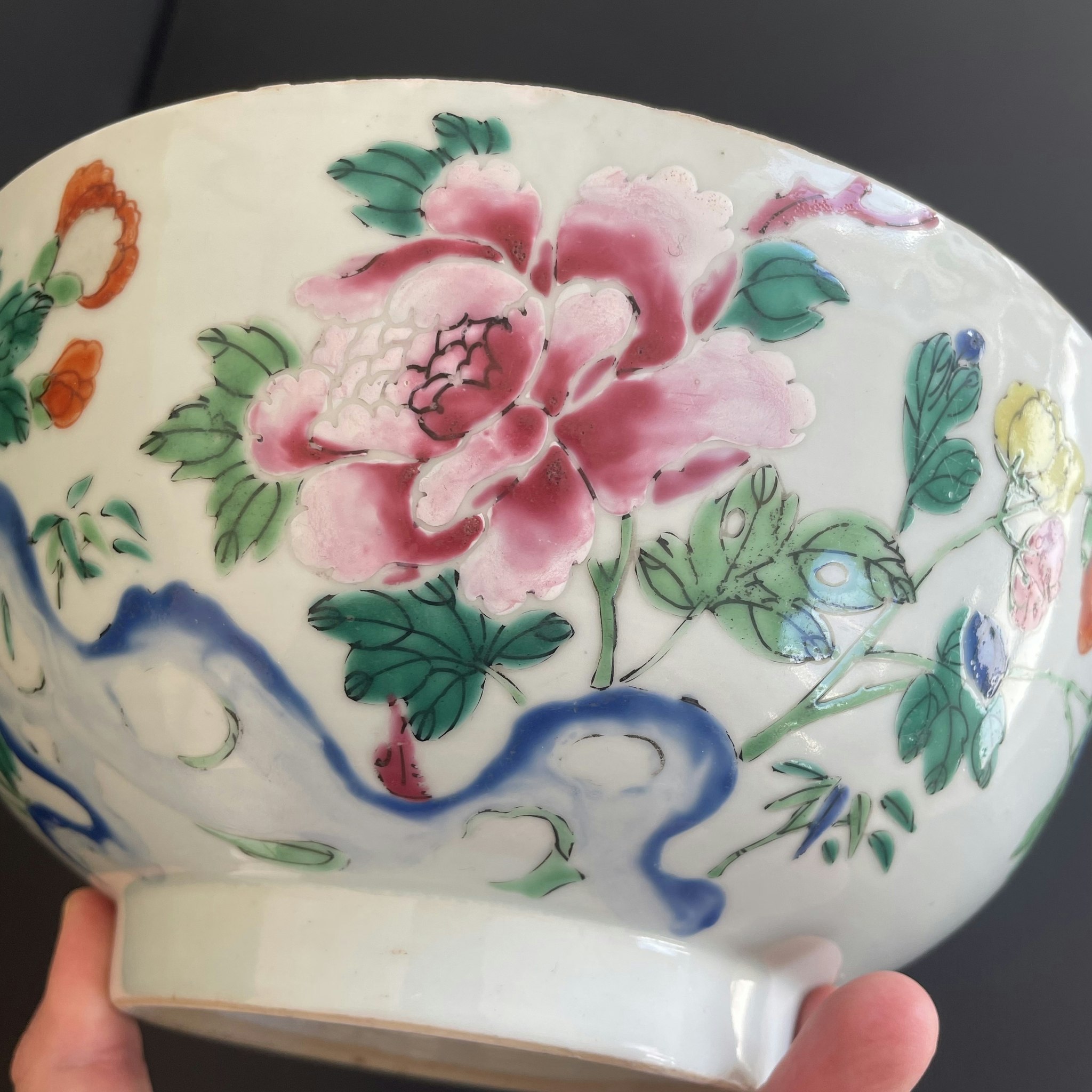 Large Chinese Antique porcelain Famille Rose bowl, Yongzheng / Qianlong #1686