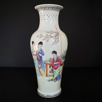 Chinese vintage famille rose vase 1950-1970's #1690