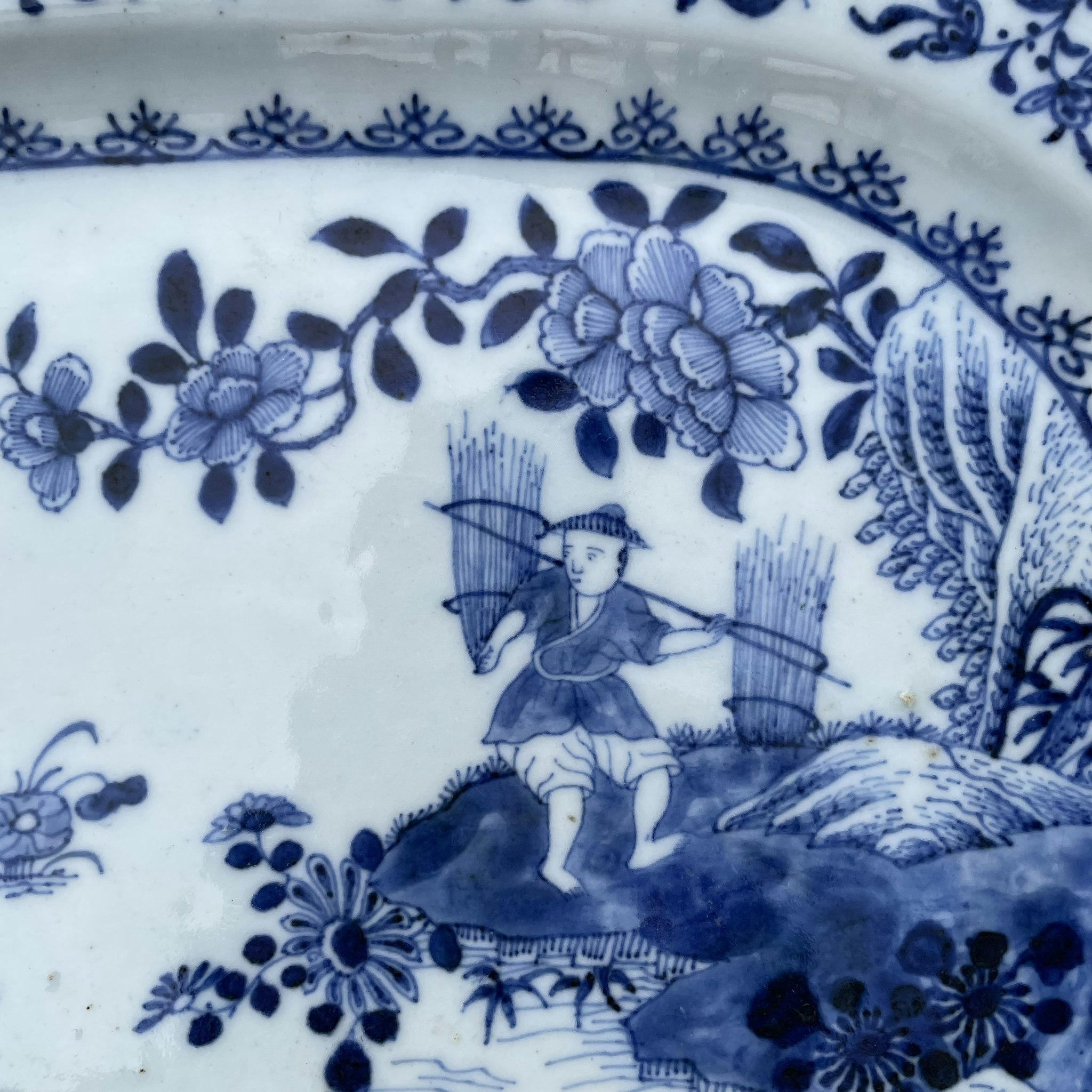 Chinese Antique blue and white porcelain platter, 18th C Qianlong period #1695