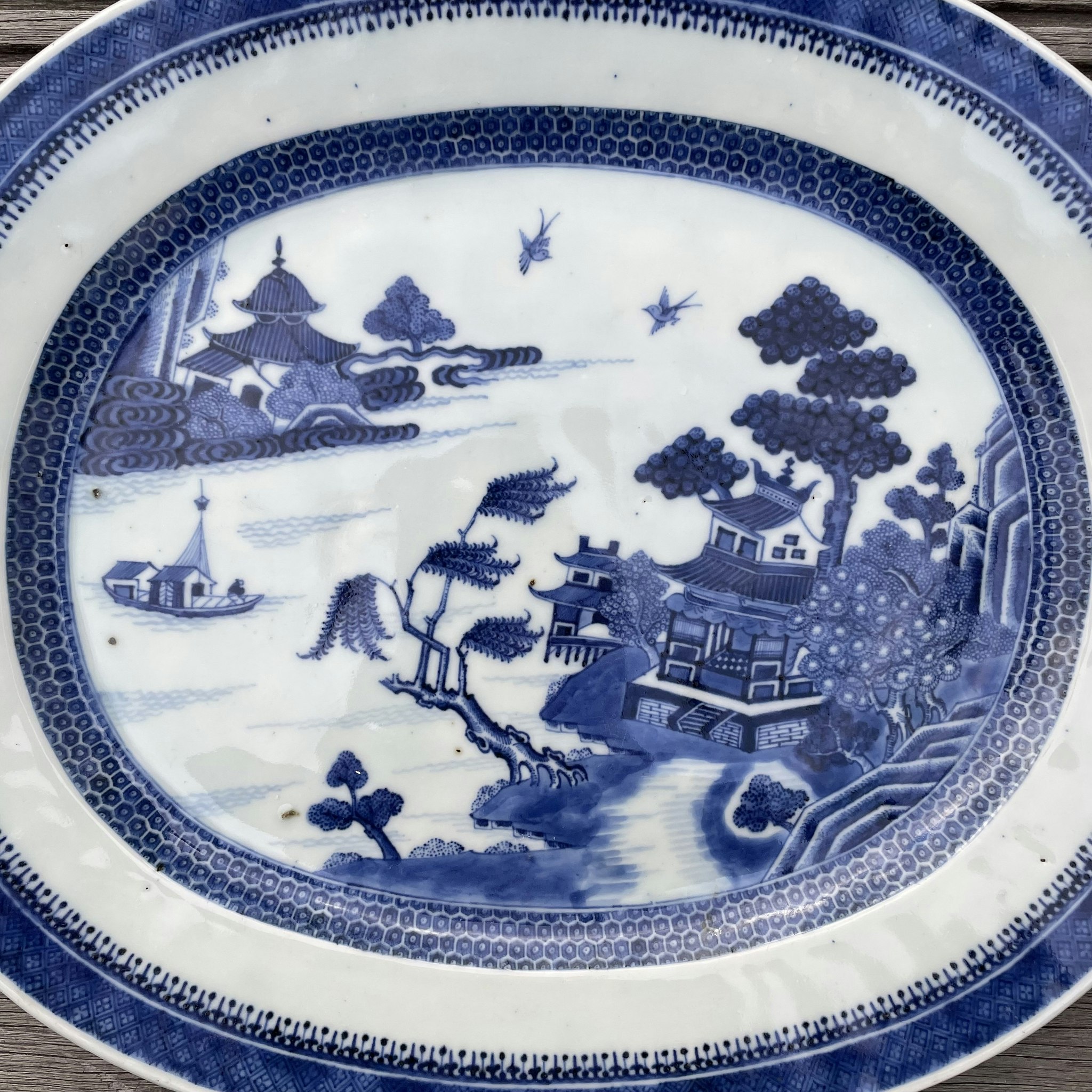 Chinese antique platter in blue and white, Qianlong period #1700
