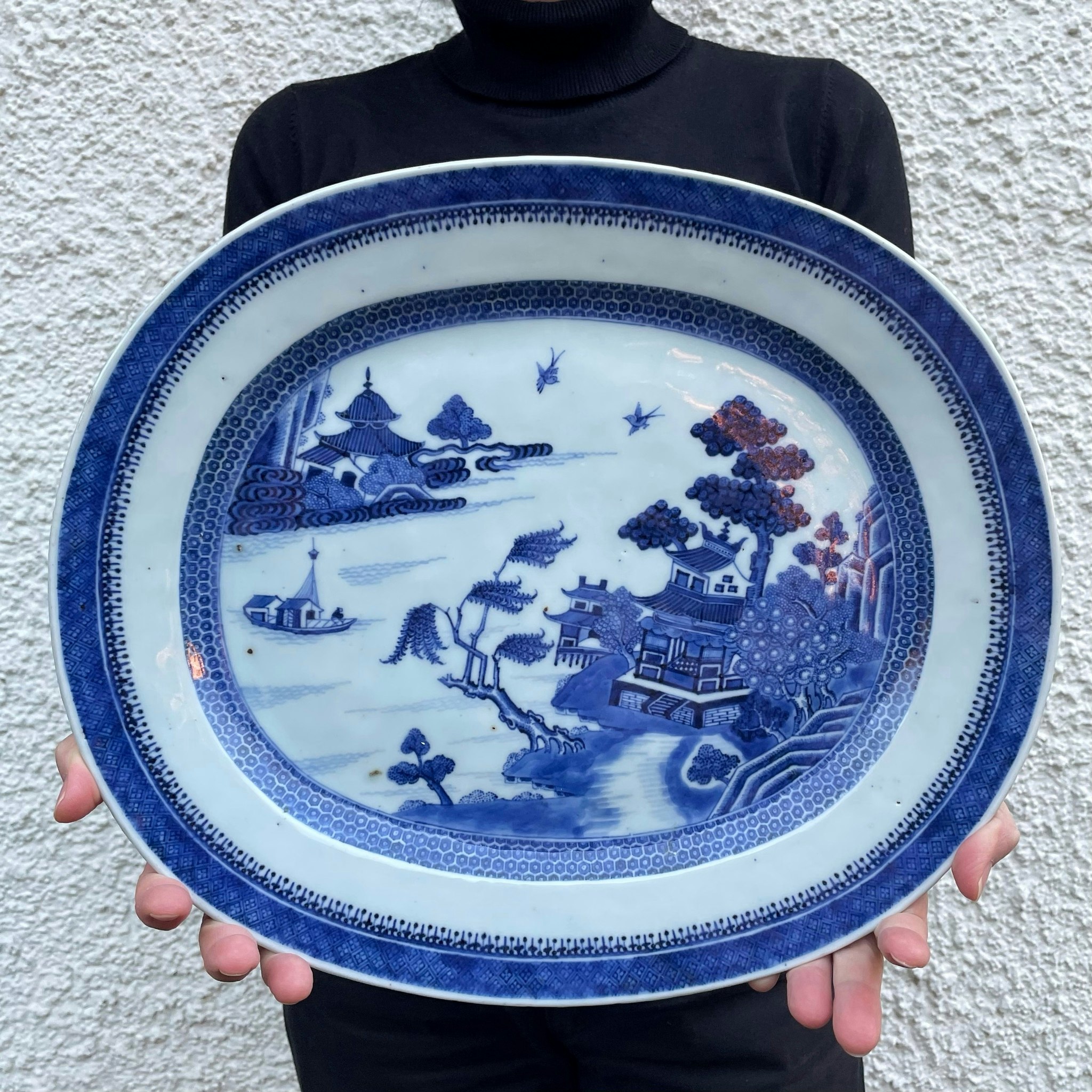 Chinese antique platter in blue and white, Qianlong period #1700