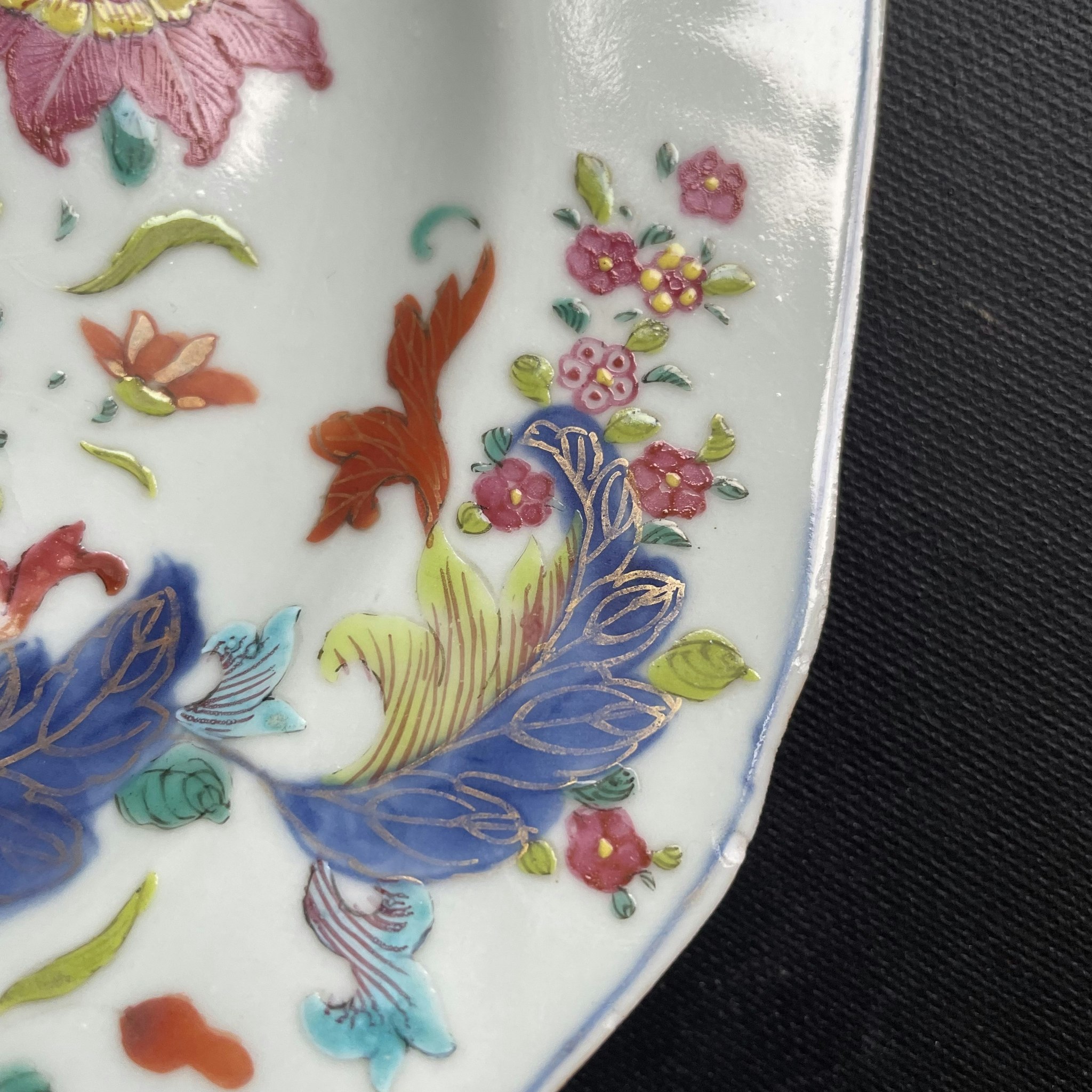 Chinese antique porcelain pseudo tobacco-leaf plate. Qianlong Period #1703