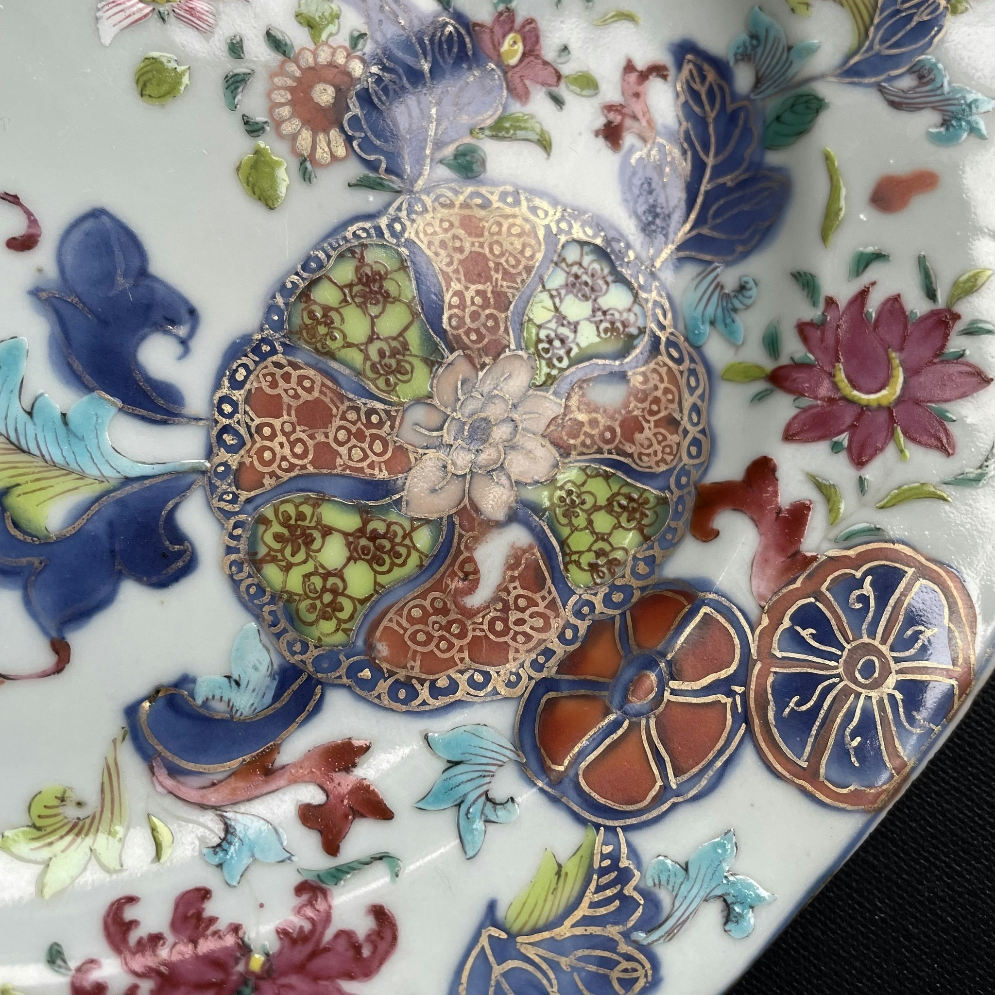 Chinese antique porcelain pseudo tobacco-leaf plate. Qianlong Period #1703