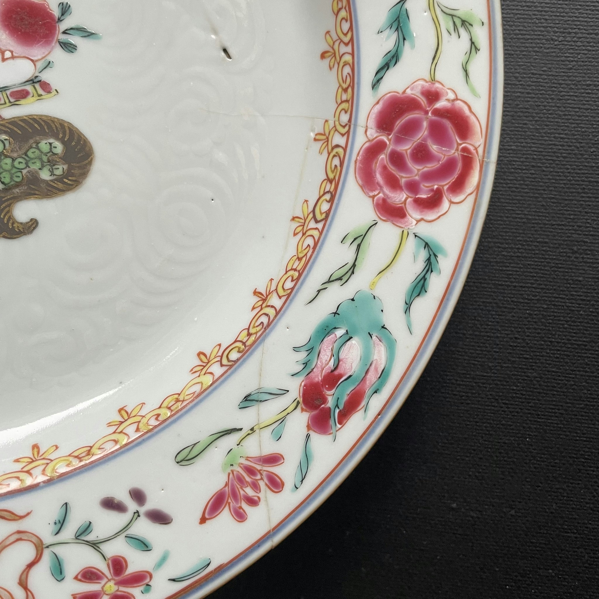 Chinese Antique Famille Rose Plate, 18th C Yongzheng / Qianlong period #1706