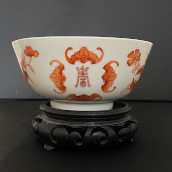 Chinese antique bowl decorated in iron red and gilt, Sanduo, Tongzhi M&P #1713